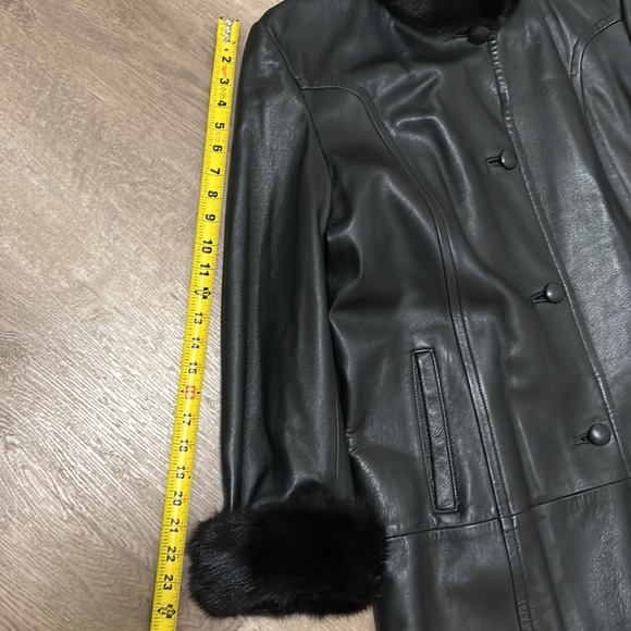 Mink-lined Leather coat - Picture 8 of 12